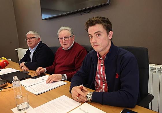 Los representantes de Asaja, COAG y UPA, en la conferencia de este martes.