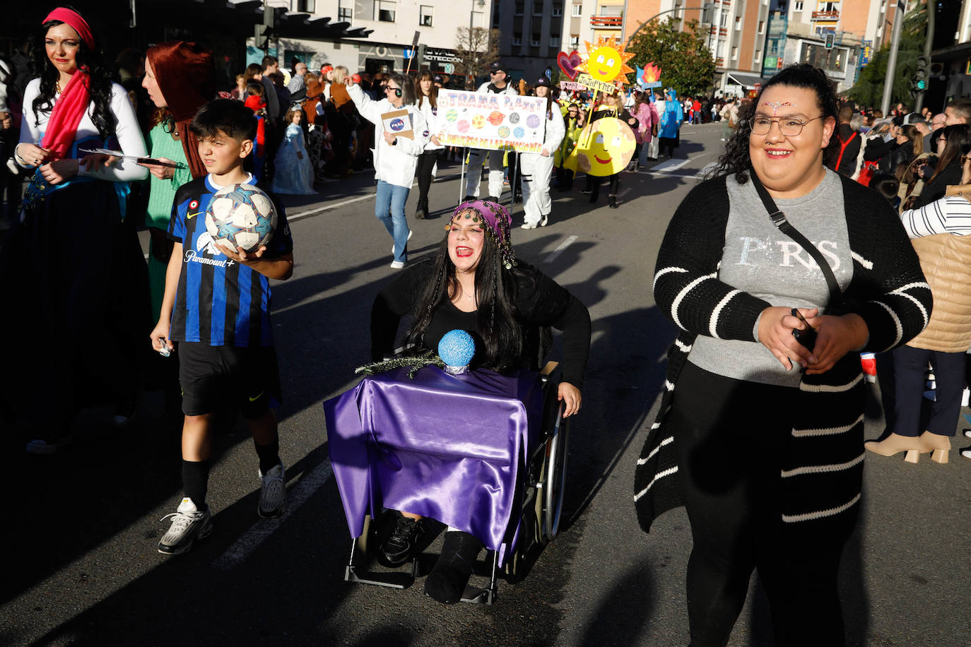 Diversión por las calles de Siero: así fue el gran desfile de carnaval