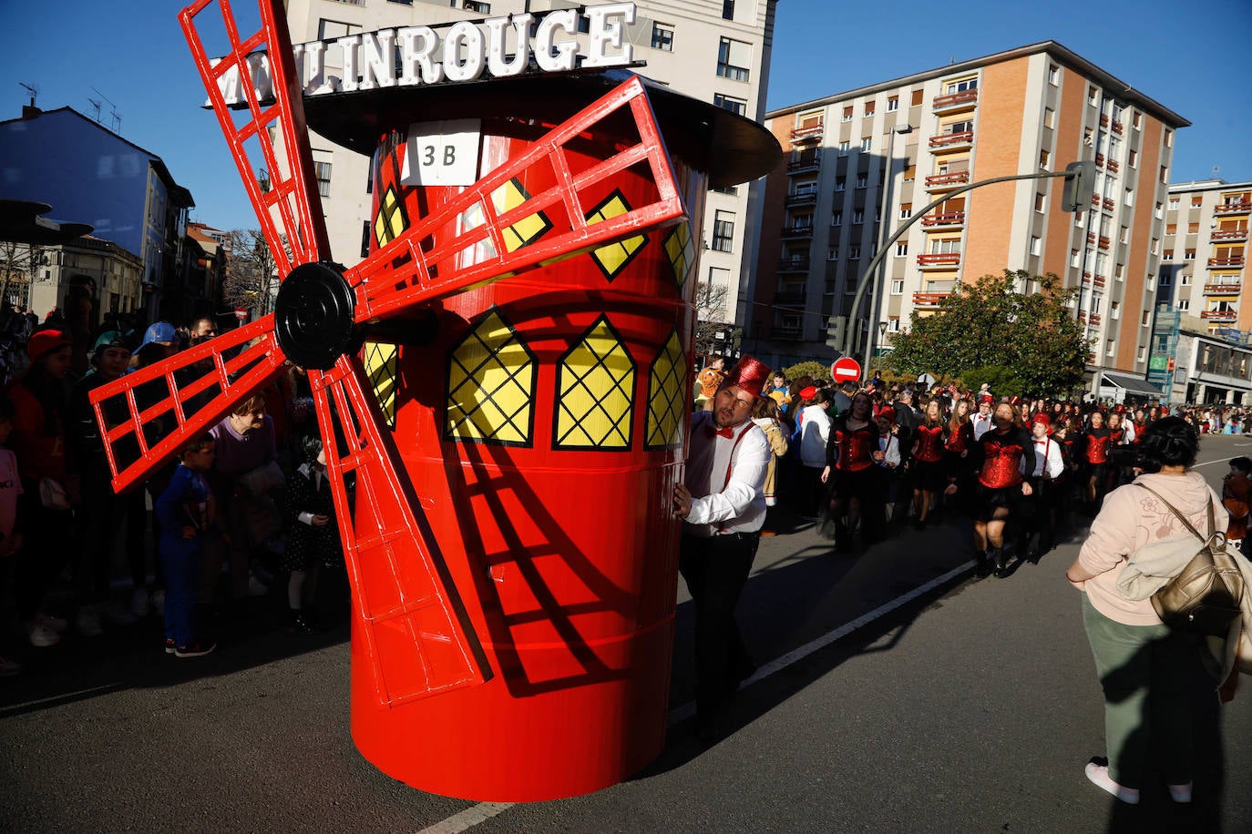 Diversión por las calles de Siero: así fue el gran desfile de carnaval