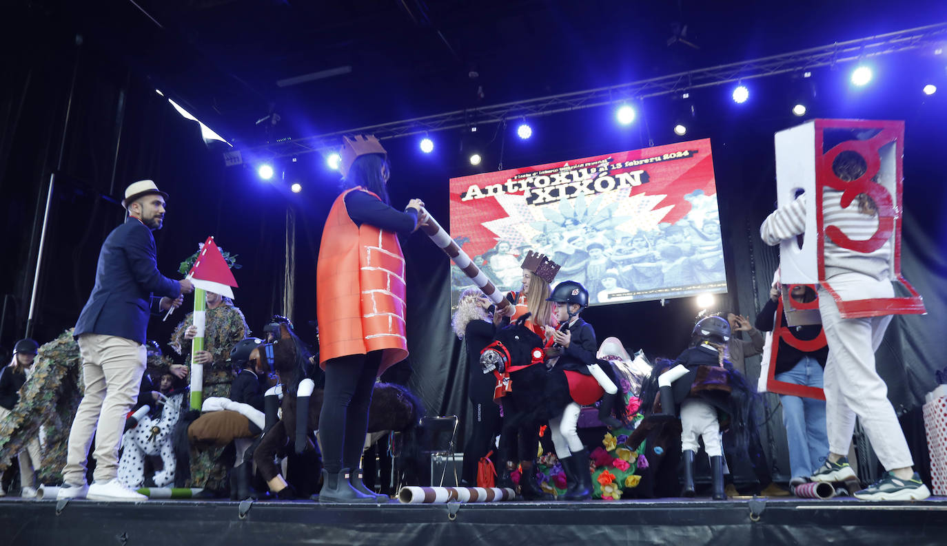 Gijón despide a su sardina y pone fin al Antroxu: todas las imágenes del Martes de Carnaval