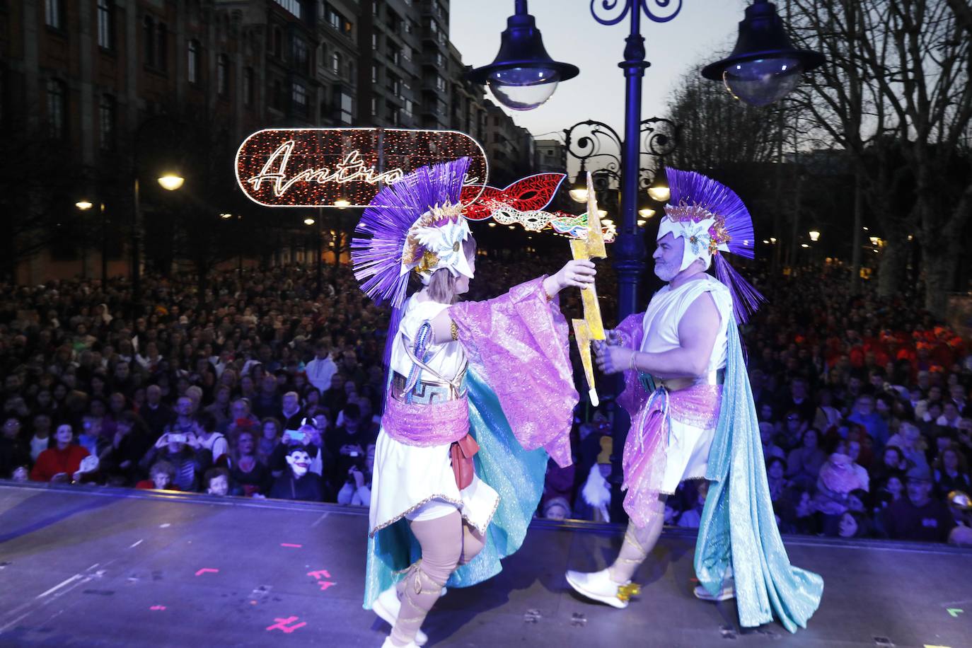 Gijón despide a su sardina y pone fin al Antroxu: todas las imágenes del Martes de Carnaval