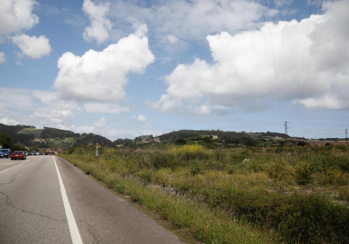 Enlace de La Peñona, en la carretera GJ-10, de donde partirá el vial de Jove hasta conectar con el puerto de El Musel.