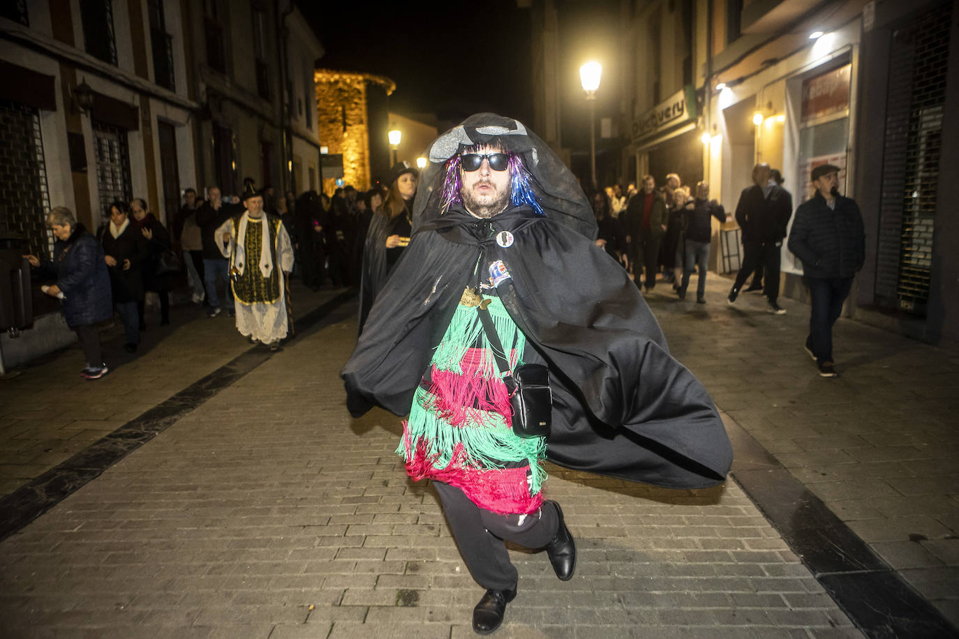 Avilés entierra a la sardina y despide su carnaval