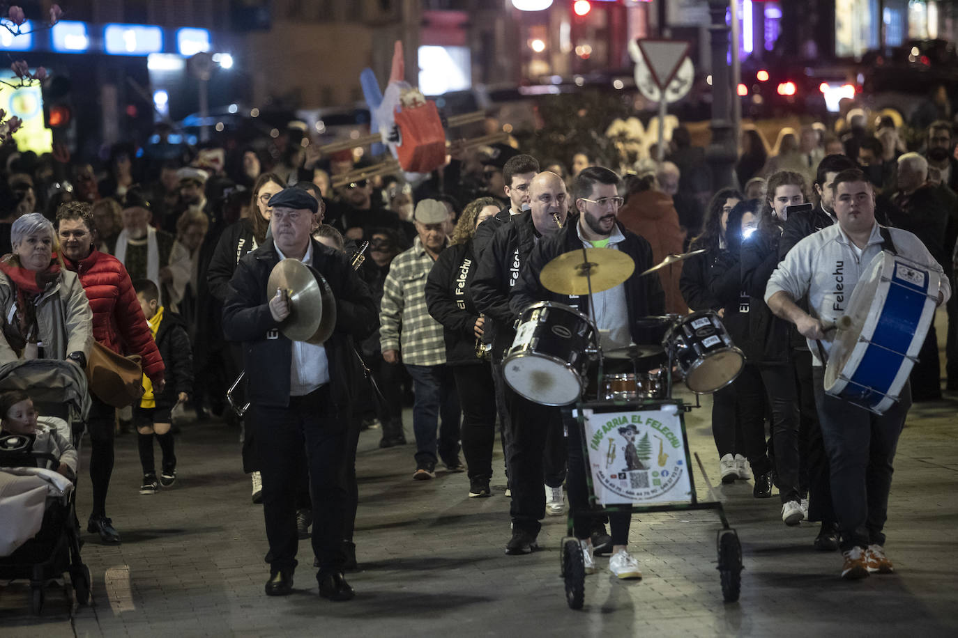 Avilés entierra a la sardina y despide su carnaval