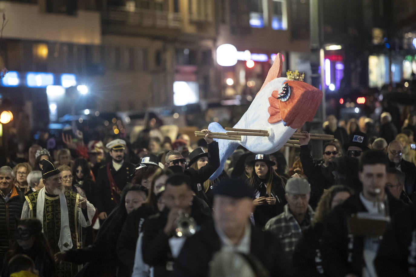 Avilés entierra a la sardina y despide su carnaval