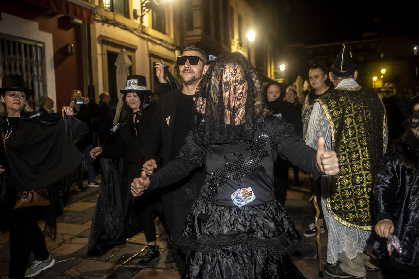 Avilés entierra a la sardina y despide su carnaval