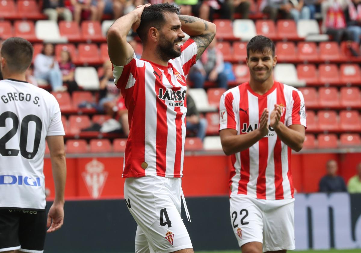 Pablo Insua se lamenta tras una acción de esta temporada.