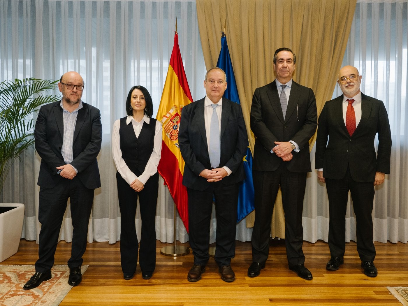 Luis Ángel Colunga, Rebeca Torró, Jordi Hereu, Bernardo Velázquez y Andrés Barceló, ayer, en Madrid.