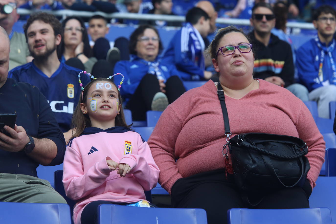 ¿Estuviste viendo el Oviedo - Burgos en el Tartiere? ¡Búscate en las fotos!