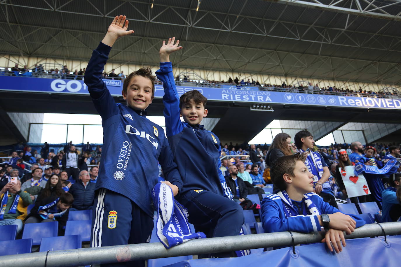 ¿Estuviste viendo el Oviedo - Burgos en el Tartiere? ¡Búscate en las fotos!