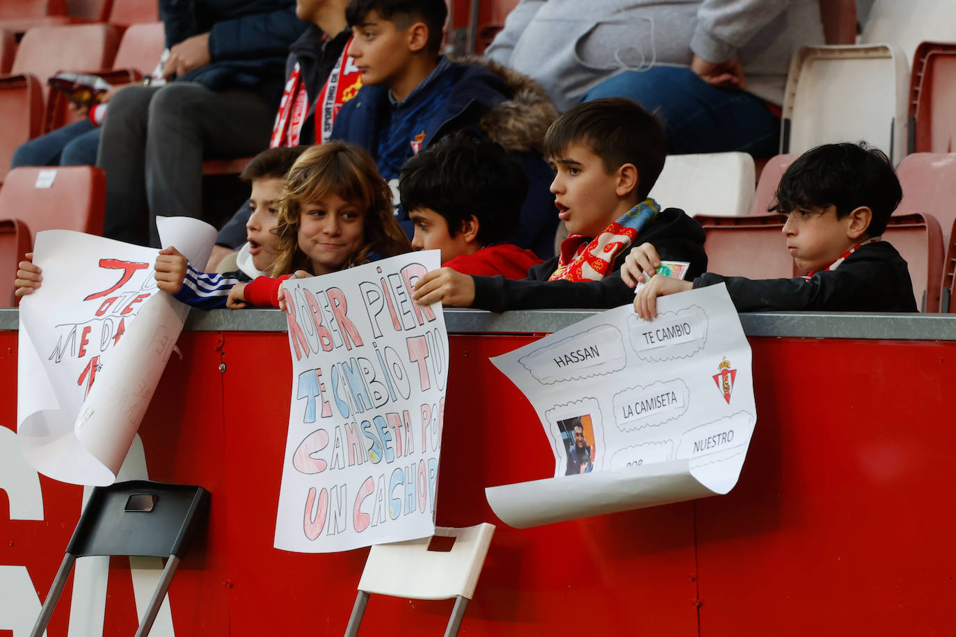 ¿Estuviste viendo el Sporting - Valladolid en El Molinón? ¡Búscate en las fotos!