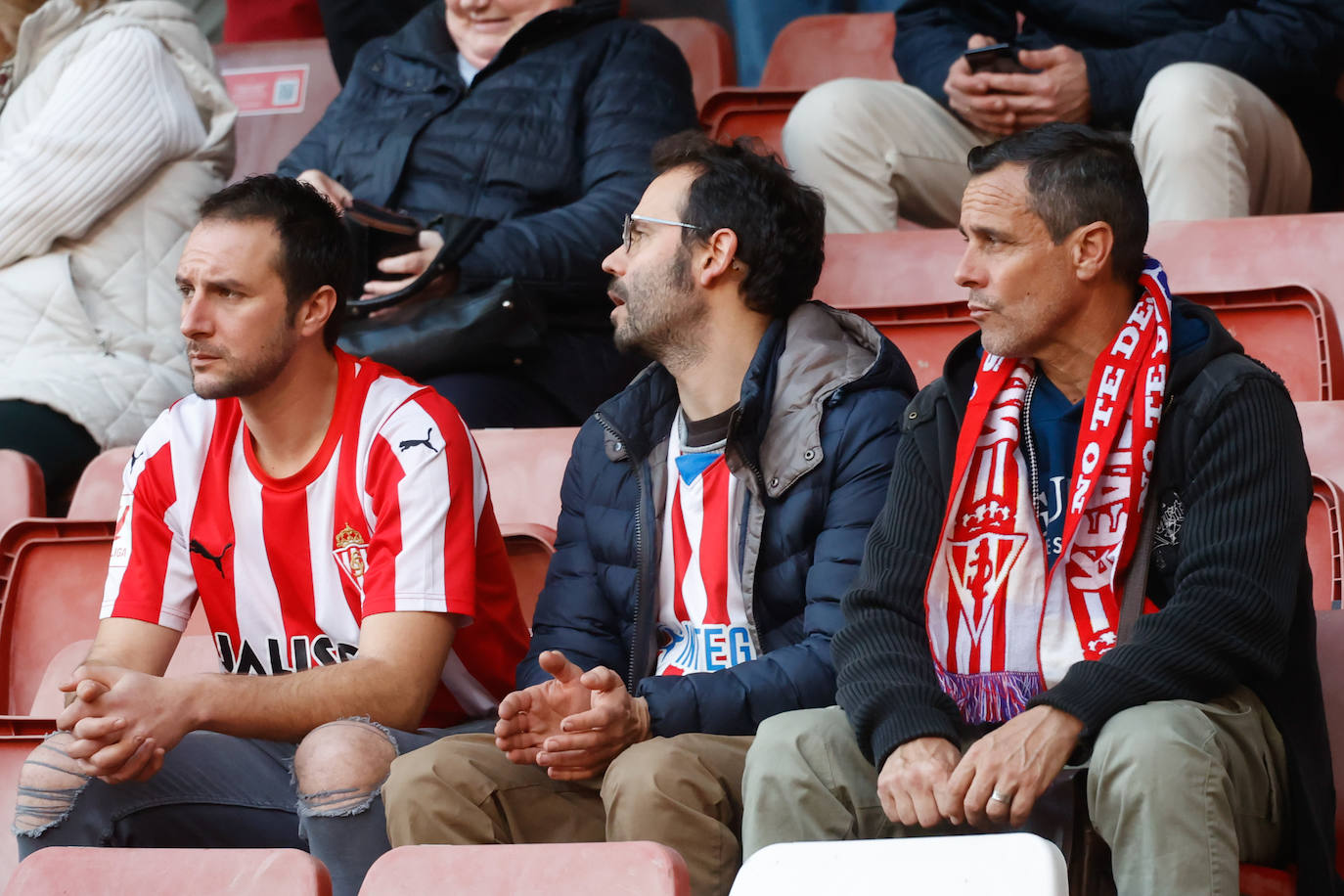 ¿Estuviste viendo el Sporting - Valladolid en El Molinón? ¡Búscate en las fotos!