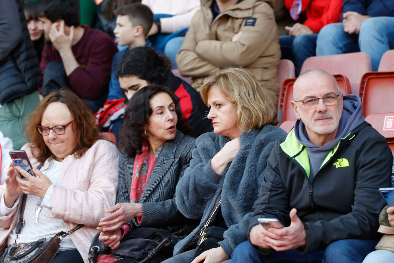 ¿Estuviste viendo el Sporting - Valladolid en El Molinón? ¡Búscate en las fotos!