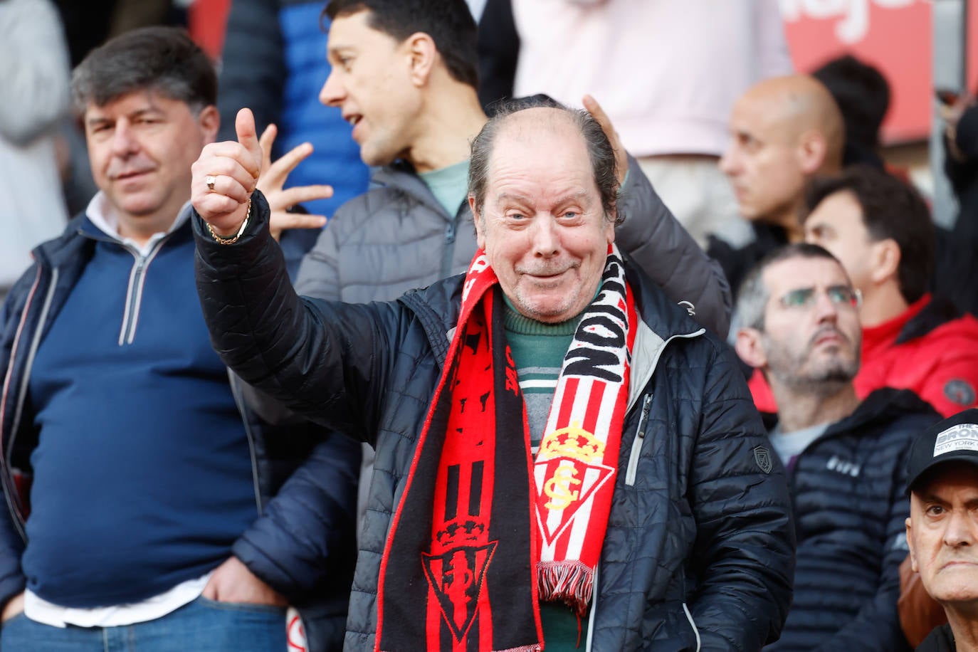 ¿Estuviste viendo el Sporting - Valladolid en El Molinón? ¡Búscate en las fotos!