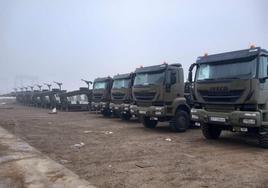 Los nuevos camiones del Ejército para transportar los blindados 8x8 fabricados en Trubia, en Huesca.