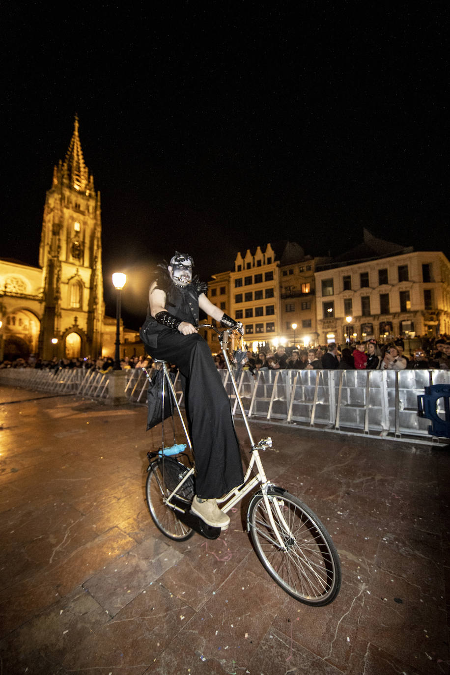 La celebración del antroxu de Oviedo, en imágenes