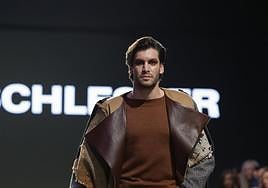 El cuero estuvo presente en los detalles de Schlesser.