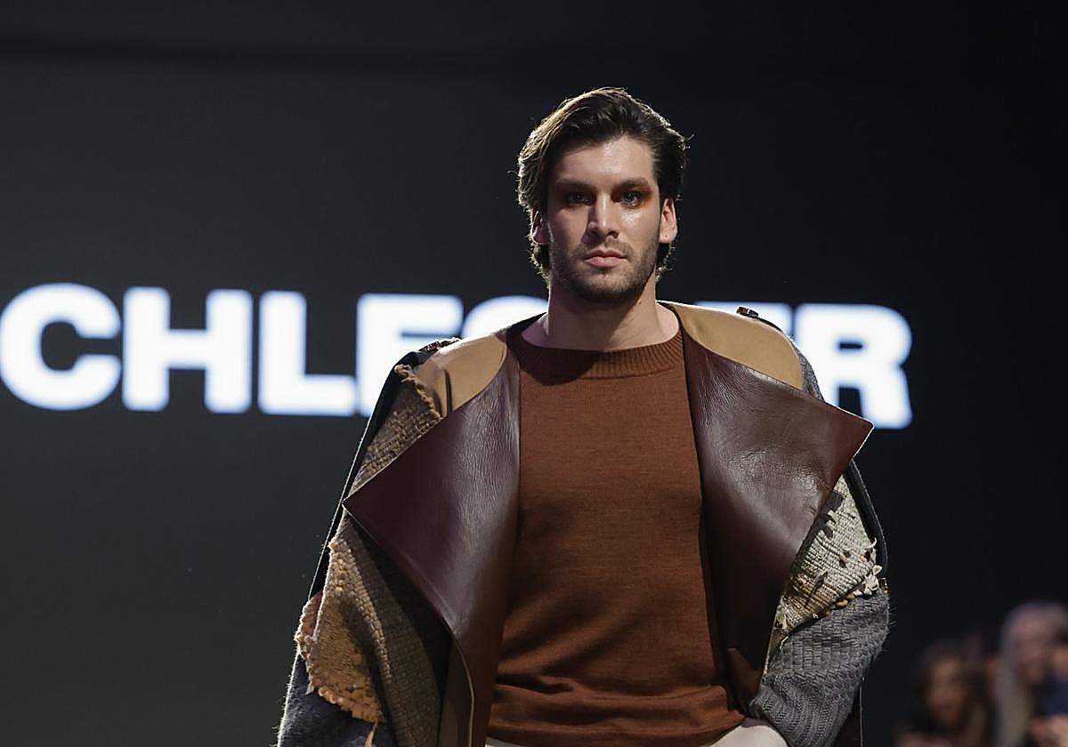 El cuero estuvo presente en los detalles de Schlesser.