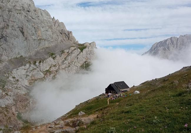 Refugio Collau Jermosu, destino del primero de los trekkings de este viaje de 4 días por los Picos