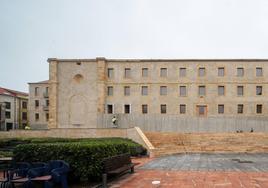 Obras de rehabilitación del edificio de la vieja fábrica de tabacos de Cimadevilla, la Tabacalera.