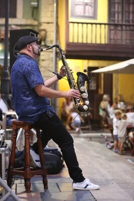 El saxofonista Dani Herrero en un concierto en Avilés.
