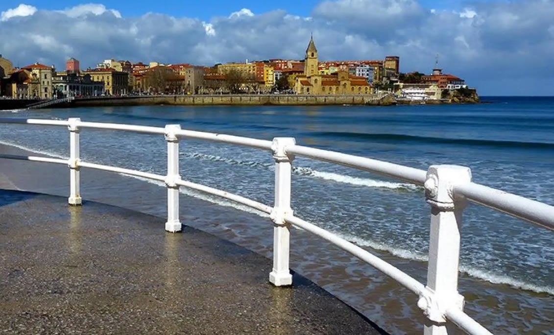 Playa de San Lorenzo en Gijón