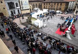 La plaza de la Catedral de Oviedo se llenó de espectadores para ver la grabación de uno de los episodios de Masterchef.