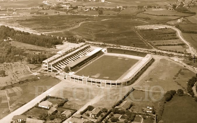 En los años 50, cuando el campo era propiedad de la Universidad Laboral, se iniciaron las obras de la tribuna Oeste, conocida popularmente como la 'Tribunona'