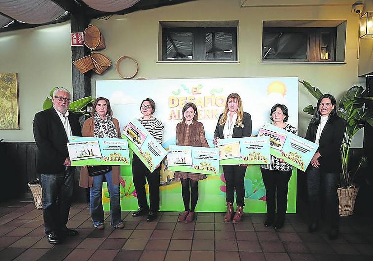 Leo Harlem entrega los premios en Deloya Latores.