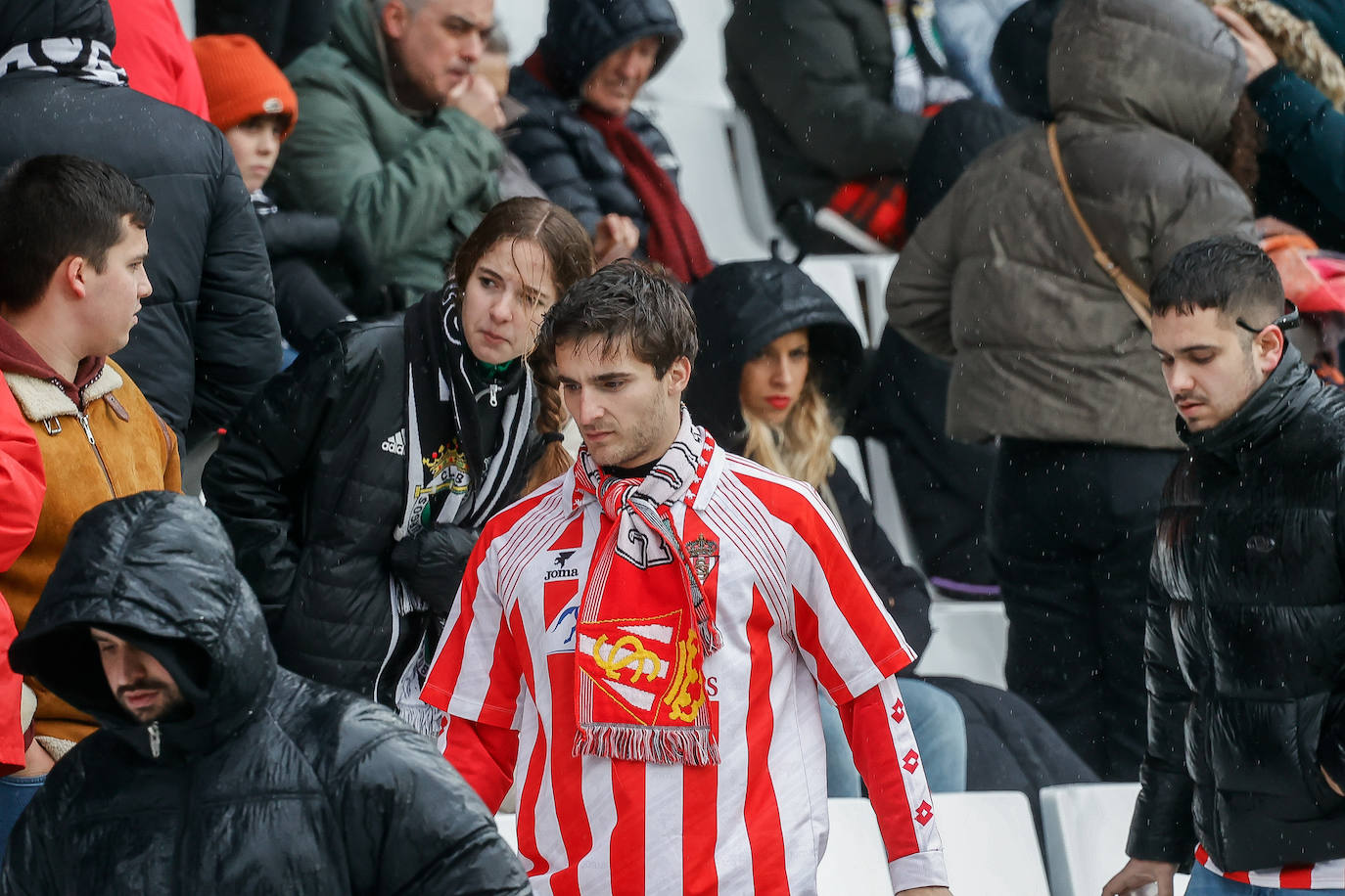 ¿Estuviste en el Burgos - Sporting? ¡Búscate en las fotos!