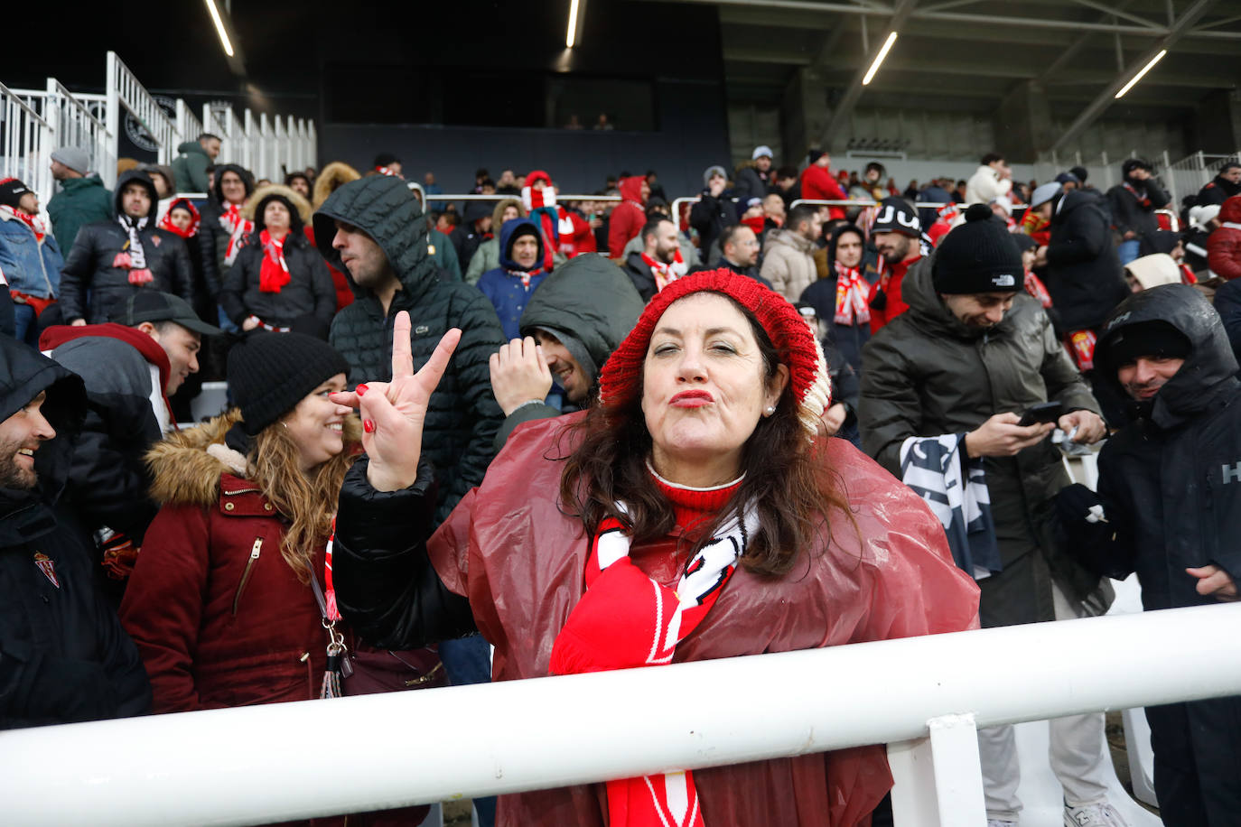 ¿Estuviste en el Burgos - Sporting? ¡Búscate en las fotos!