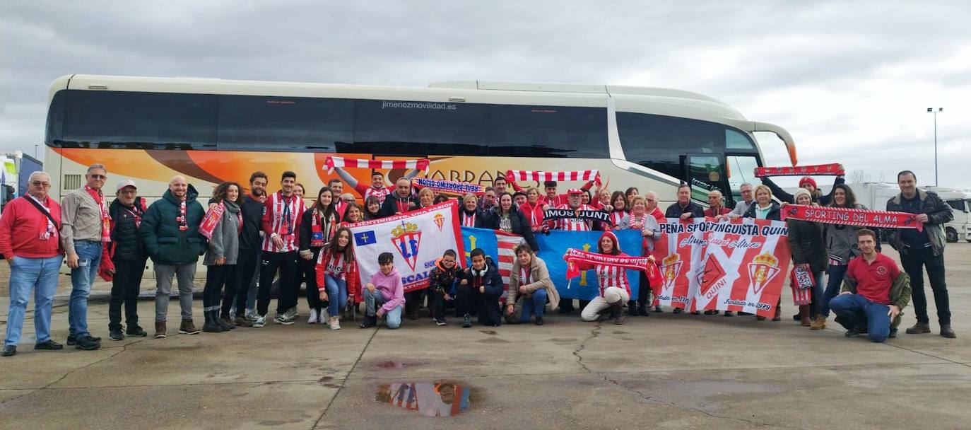 La afición del Sporting, preparada para el partido ante el Burgos