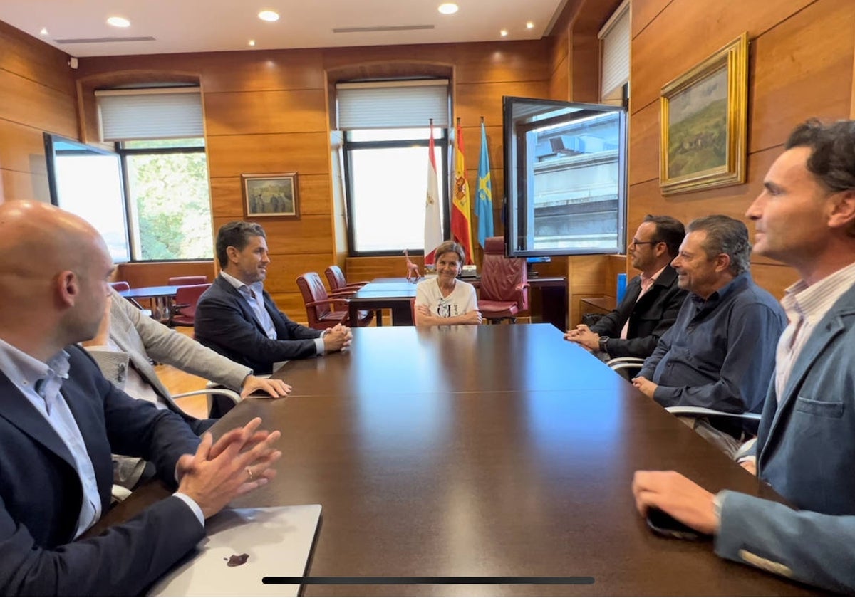 Reunión de Irarragorri en el Ayuntamiento con la Corporación.