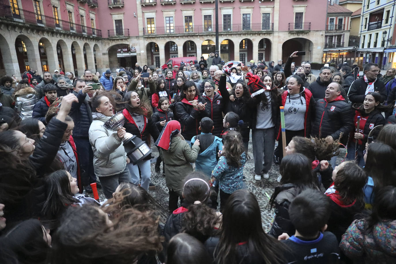 Gijón homenajea a las campeonas del mundo