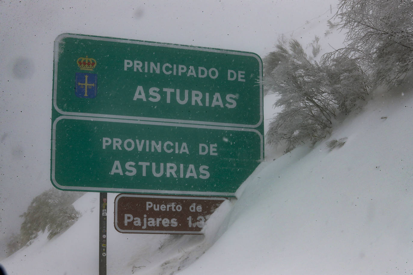 &#039;Mónica&#039; cubre de nieve Pajares
