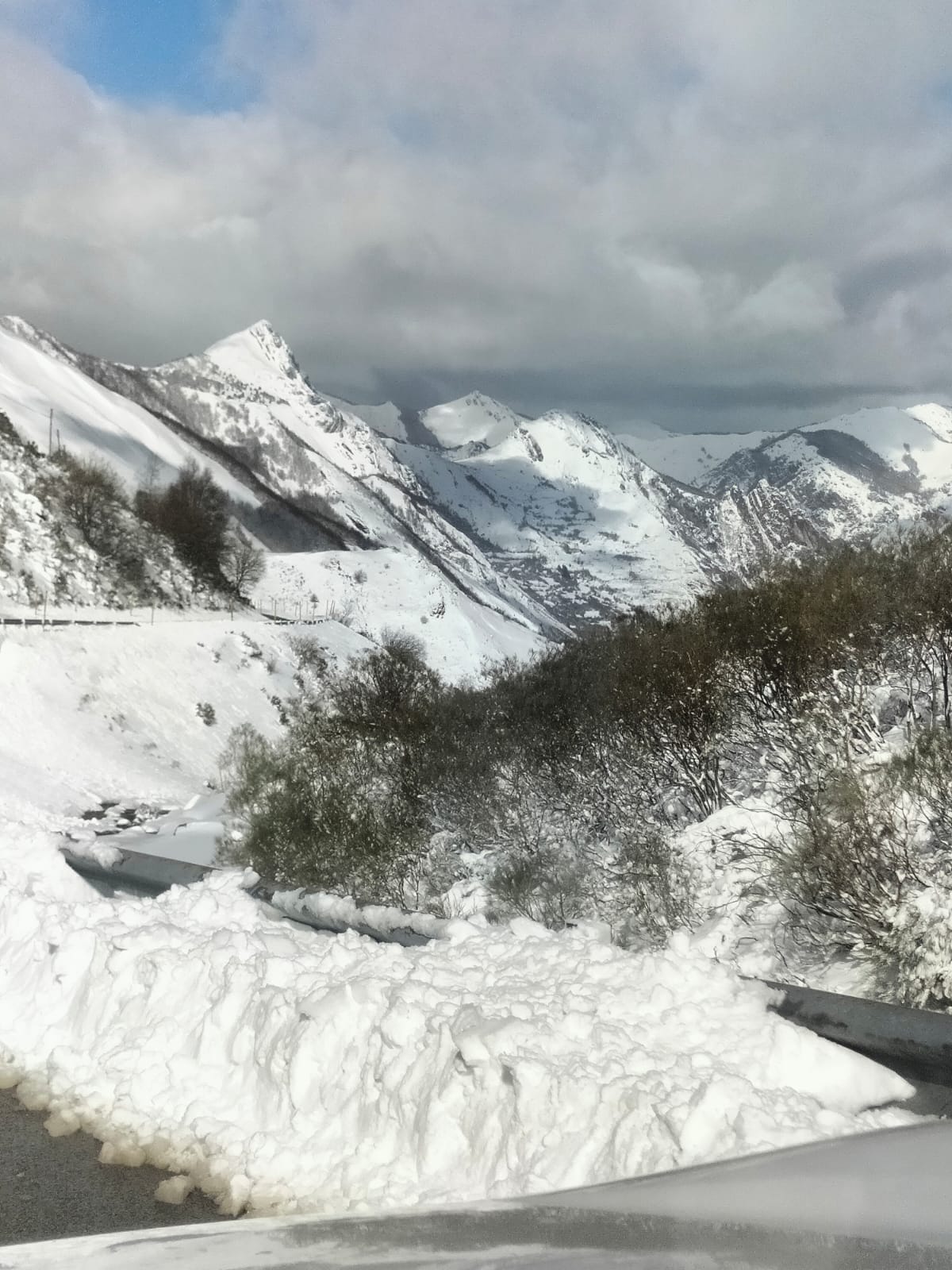 &#039;Mónica&#039; cubre de nieve Pajares