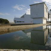 Mal olor del agua de Avilés: los síntomas al ingerir hidrocarburos