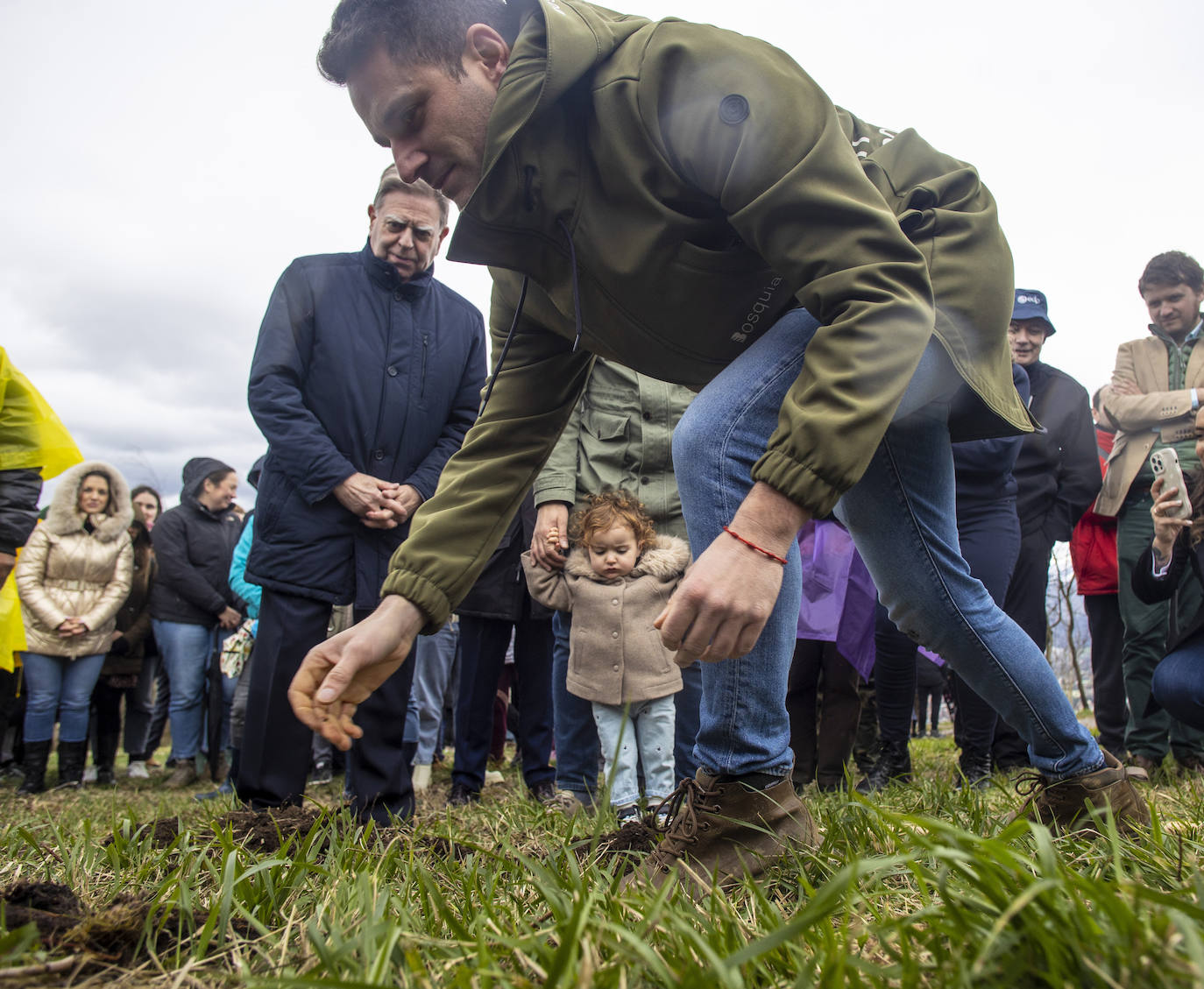 2.000 árboles para reforestar el Naranco tras el incendio