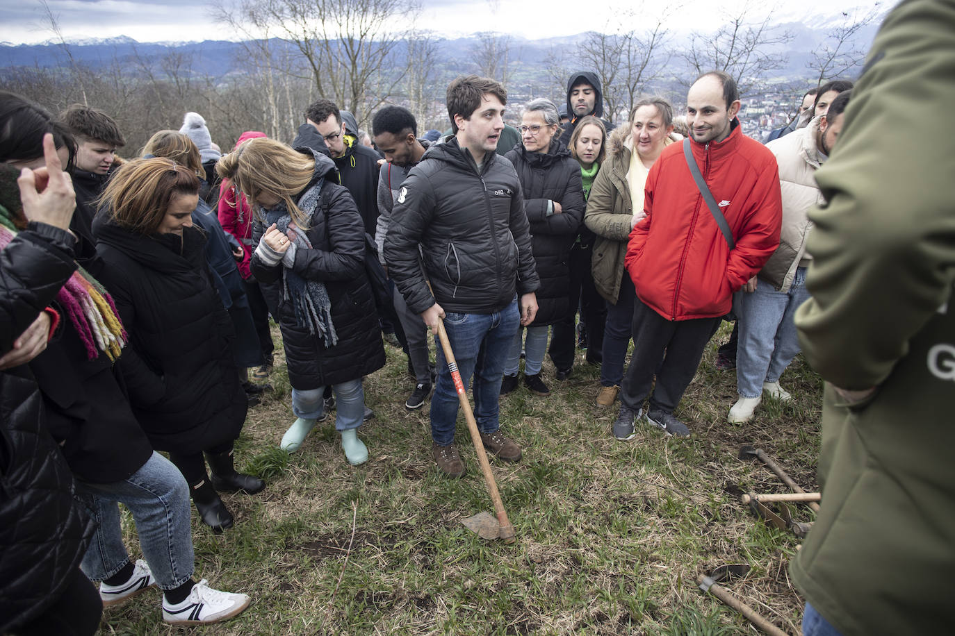 2.000 árboles para reforestar el Naranco tras el incendio