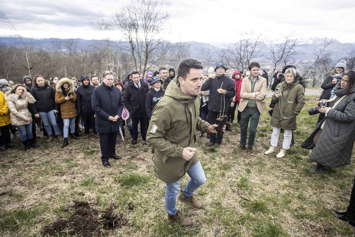 2.000 árboles para reforestar el Naranco tras el incendio