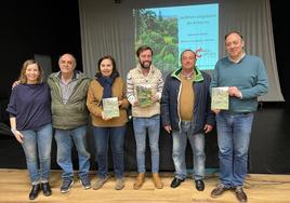 Rocío Vega, José Miguel Beneyto, Inés Lombas, Rafael Suárez-Muñiz, Juan Luis Díaz y Alejandro Vega, en el Ateneo Obrero de Villaviciosa.