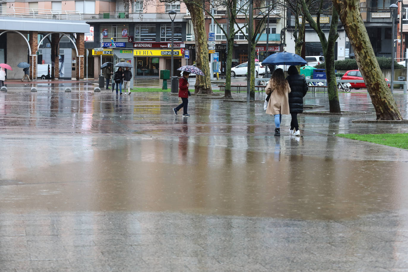 Lluvia, frío y nieve: las imágenes que deja el temporal en Asturias este sábado