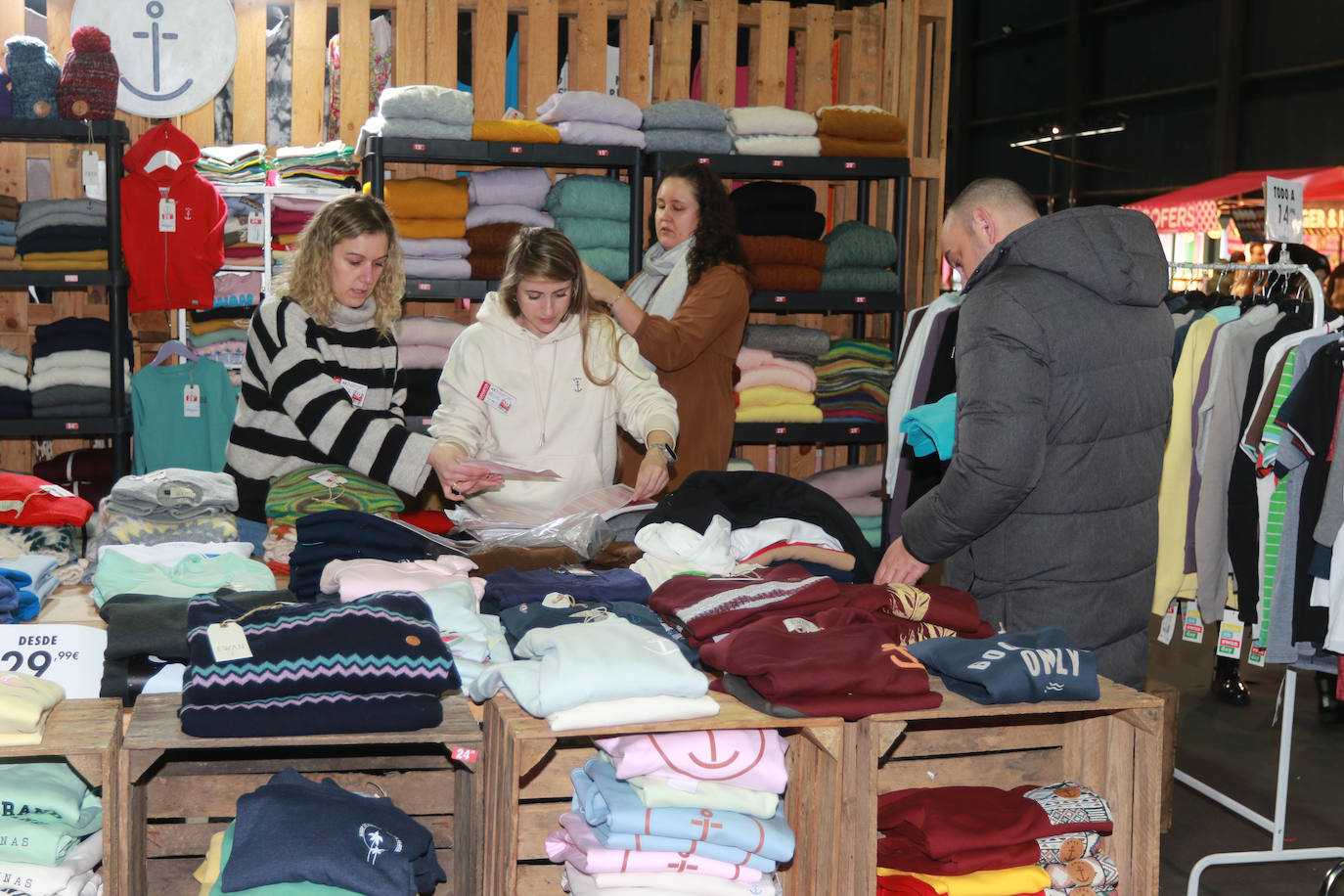 Gijón acoge un año más la Feria del Stock