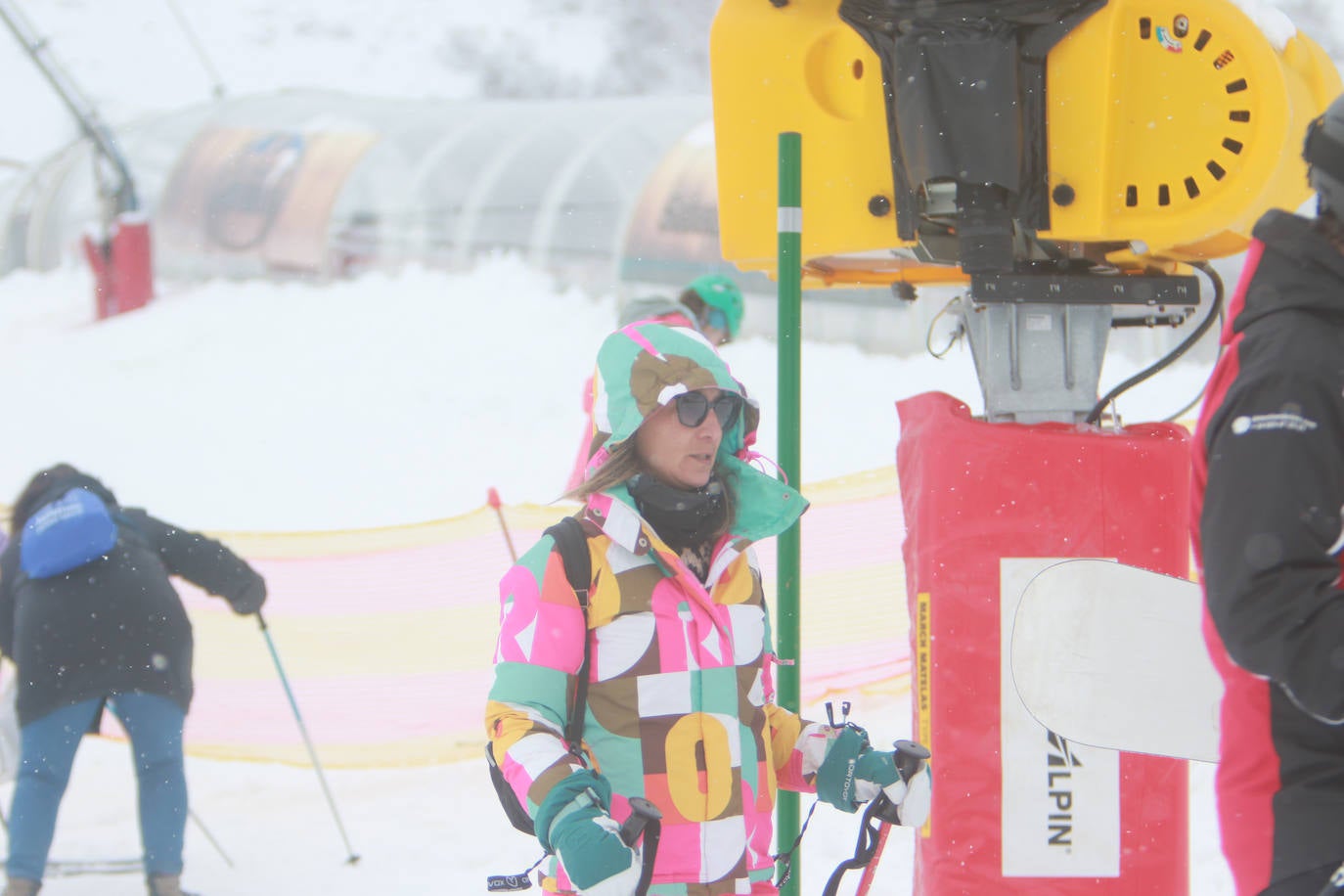San Isidro y Pajares disfrutan bajo la nieve