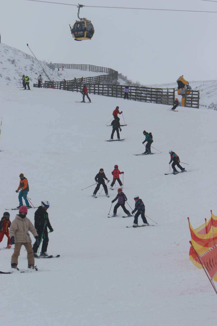 San Isidro y Pajares disfrutan bajo la nieve