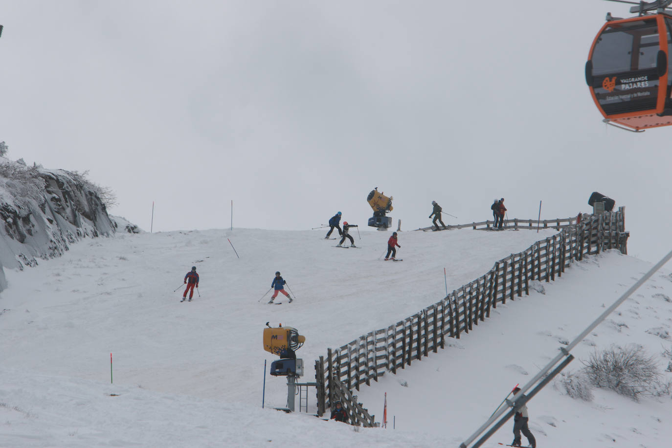 San Isidro y Pajares disfrutan bajo la nieve