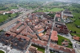 Imagen aérea de la localidad de Lugo de Llanera.