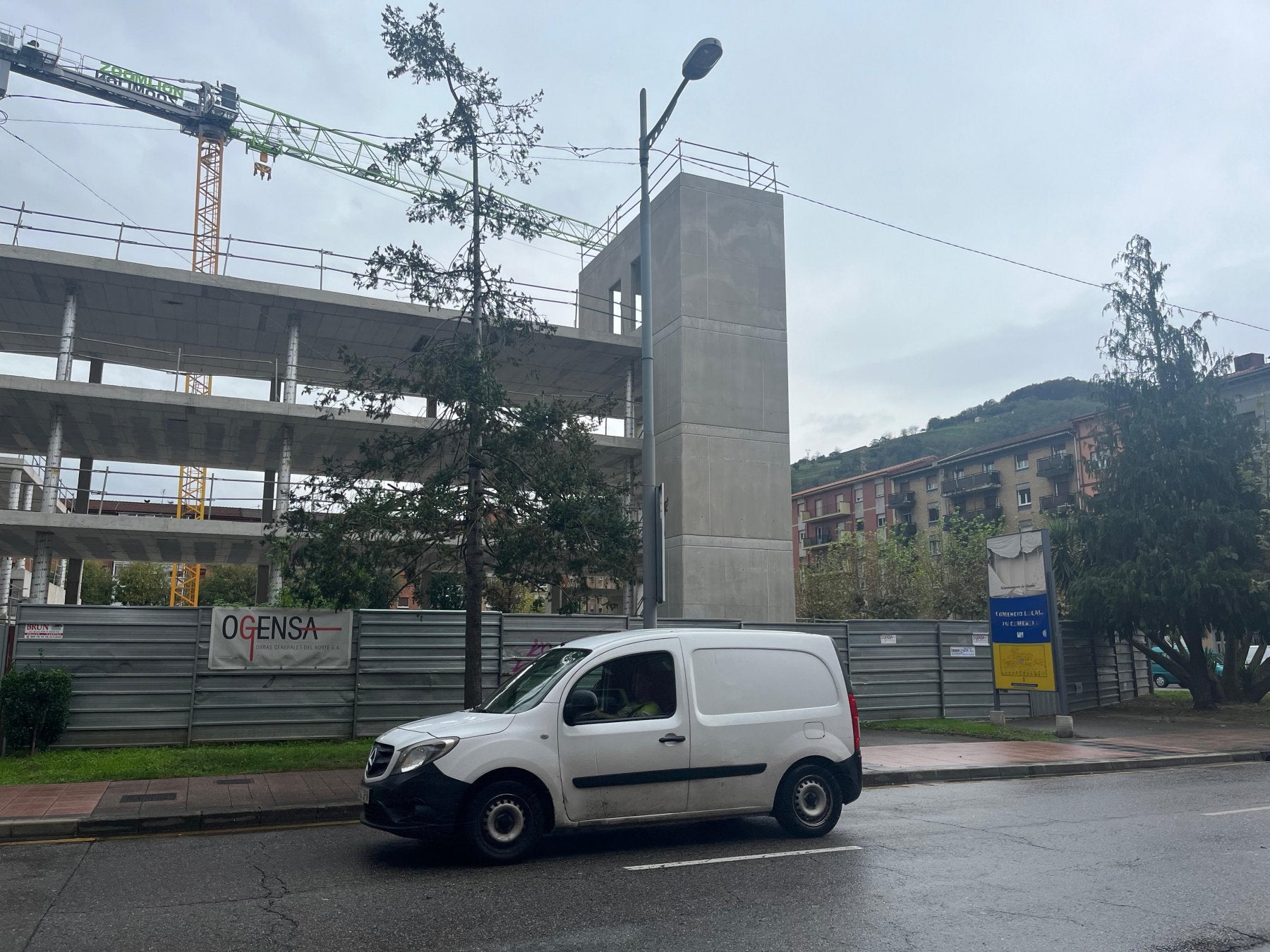 El esqueleto del futuro cuartel de la Guardia Civil en Mieres, cuyas obras se paralizaron en 2023.