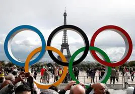 Los aros olímpicos, en París.