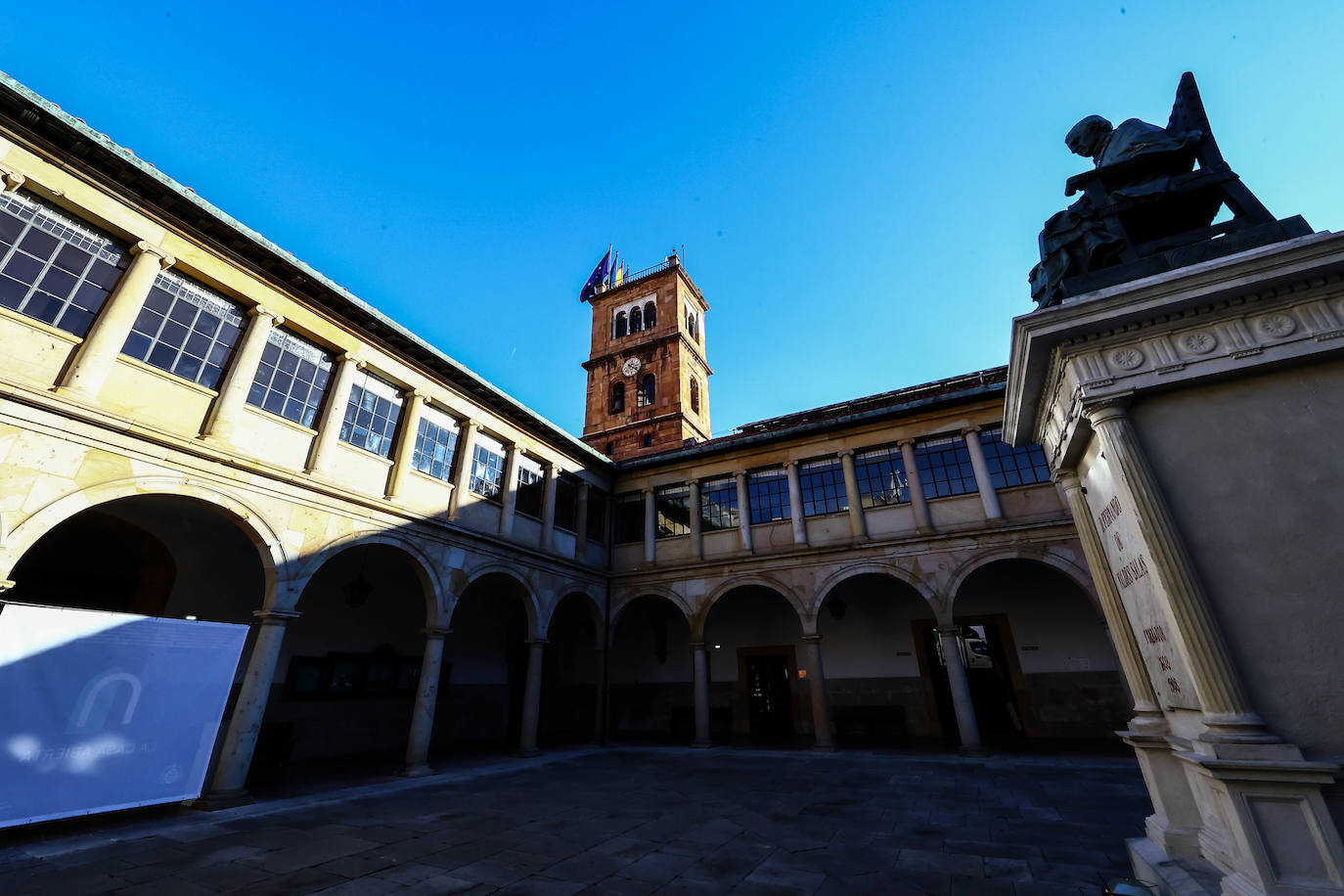 Patio del Edificio Histórico de la Universidad de Oviedo.